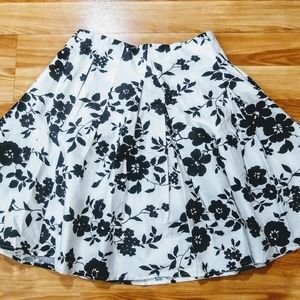 Beautiful Vintage Style Skirt w/Pockets